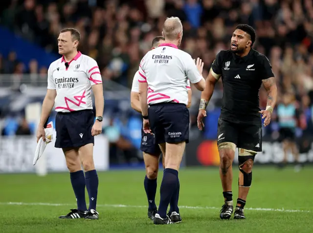 Ardie Savea speaks to referee Wayne Barnes