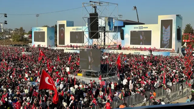 Turkish President Recep Tayyip Erdogan leads a pro-Palestinian rally in Istanbul - 28 October 2023