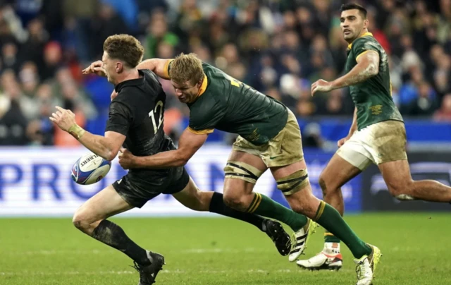 Pieter-Steph du Toit tackles Jordie Barrett