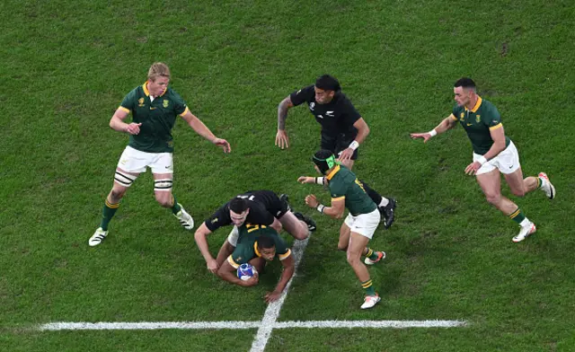 Damian Willemse of South Africa is tackled by Will Jordan