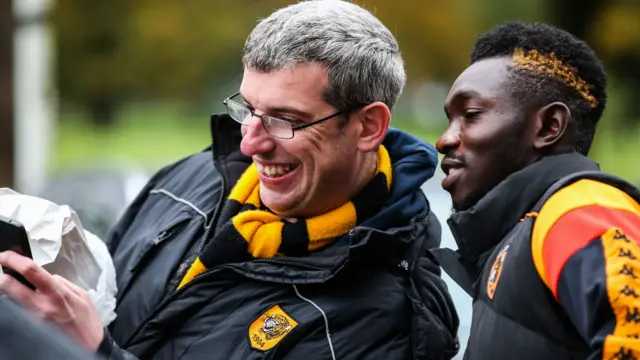 Hull fan takes selfie with Adama Traore