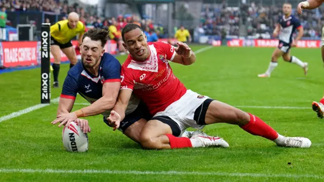 Matty Ashton scores his second try