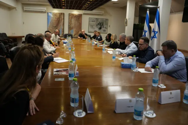 Netanyahu met with the families in Kirya, Tel Aviv - 28 October 2023