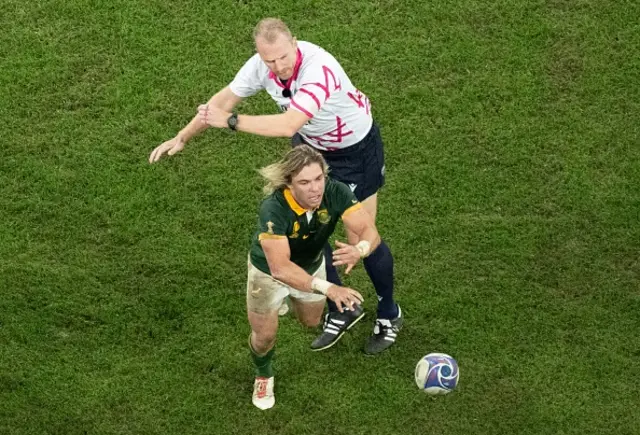 Wayne Barnes and Faf de Klerk during the game