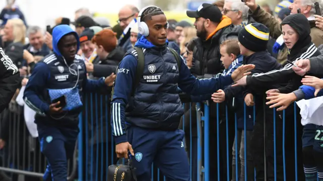 Crysencio Summerville arrives at Elland Road