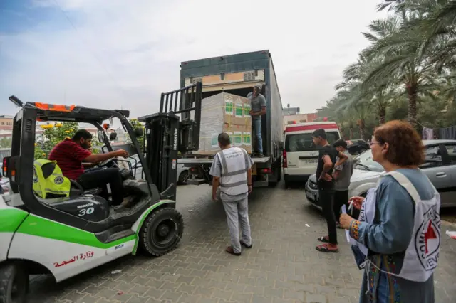 Distribution of recently-arrived medical aid and medicines to Nasser Medical Hospital in the city of Khan Yunis, south of the Gaza Strip on Sunday 29 October