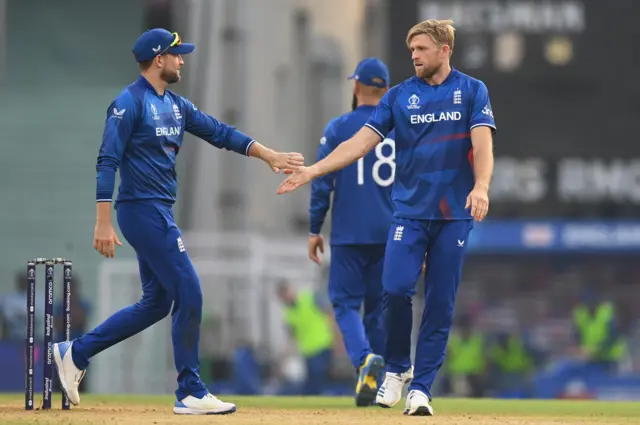 David Willey celebrates a wicket with Dawid Malan