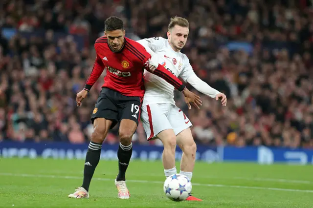 Raphaël Varane of Manchester United in action with Muhammed Kerem Aktürkoğlu