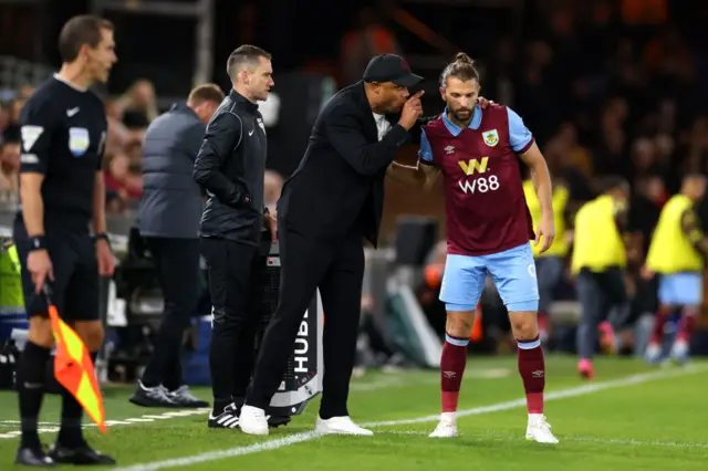 Vincent Kompany talks to Jay Rodriguez