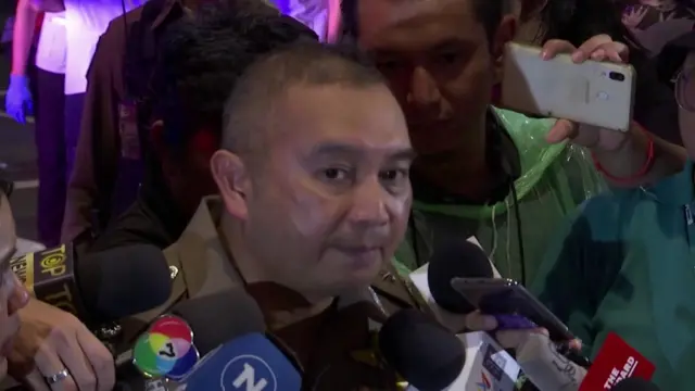 An unnamed police officer speaks to reporters