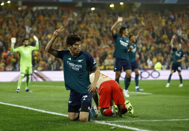 Tomiyasu appeals to the referee on his knees