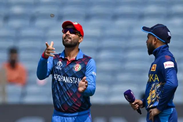 Afganistan captain Hashmatullah Shahidi and Sri Lanka skipper Kusal Mendis at the toss