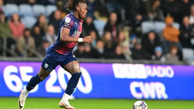 Brandon Thomas-Asante dribbles the ball