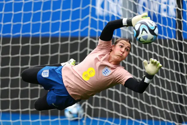 Mary Earps warming up for England