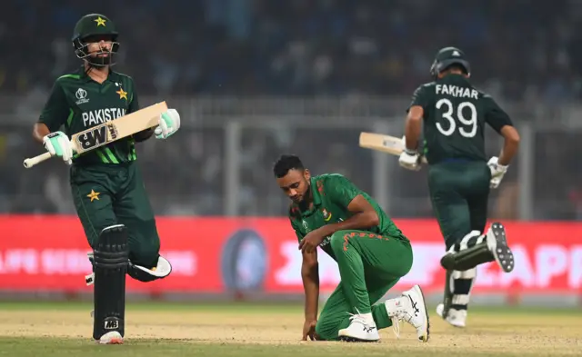 Abdullah Shafique and Fakhar Zaman run between the wickets as Shoriful Islam looks on