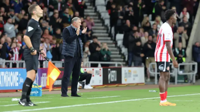 Sunderland boss Tony Mowbray clapping