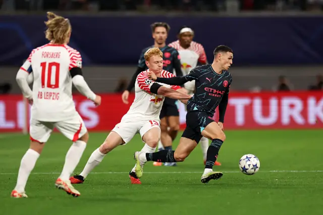 Phil Foden of Manchester City runs with the ball