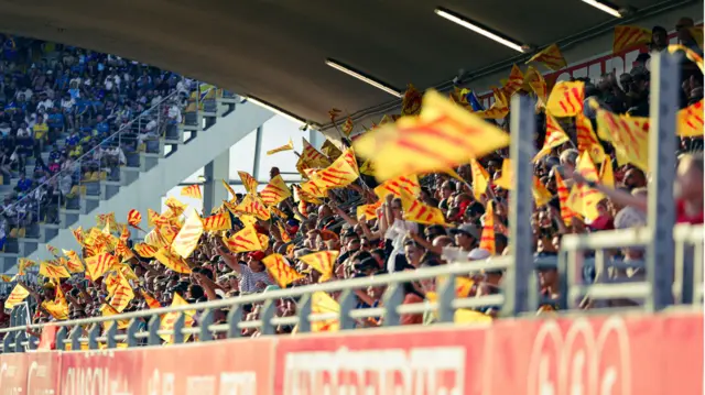 Catalans Dragons supporters