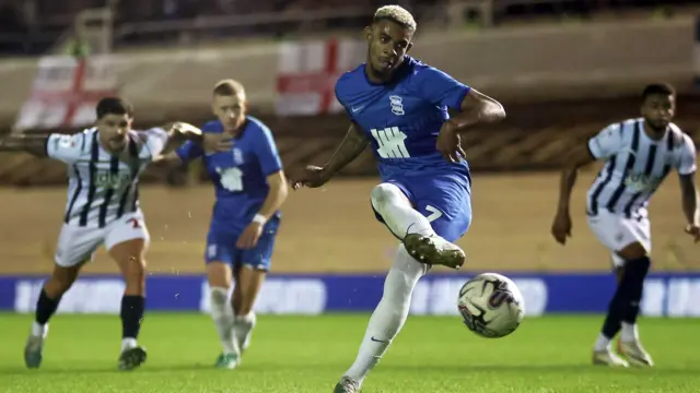 Juninho Bacuna scores from penalty spot