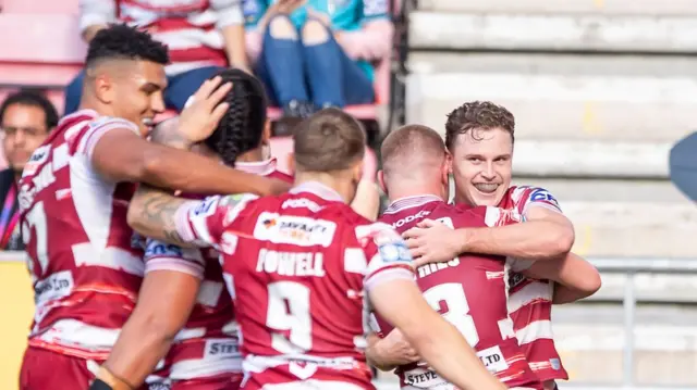 Wigan celebrate v Hull KR