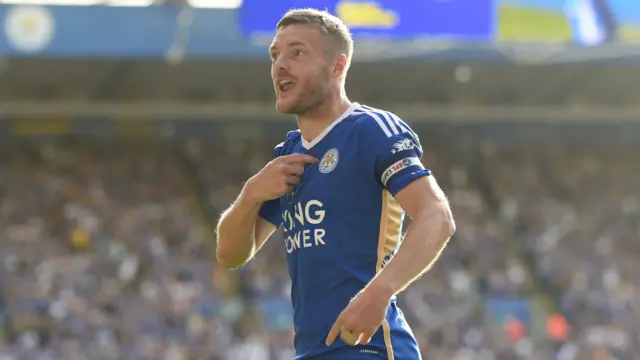 Jamie Vardy celebrates scoring