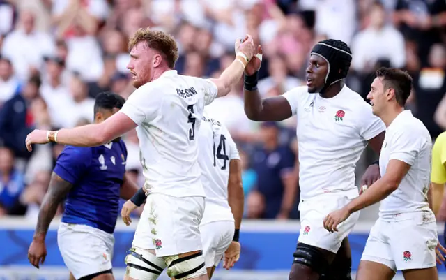 Ollie Chessum of England celebrates with Maro Itoje