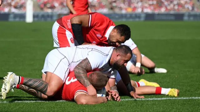 Tomas Francis scores first try of game