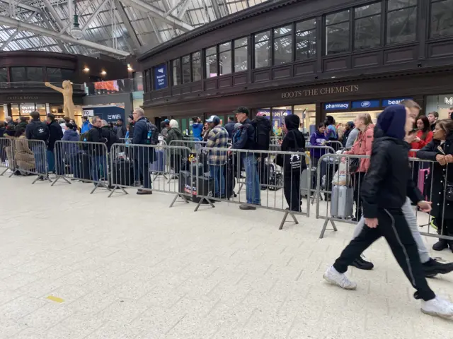 Queues at Central Station