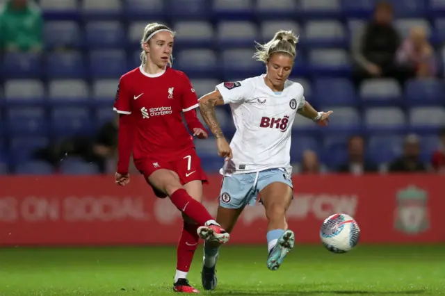 Daly and Kearns fight for the ball in the middle.