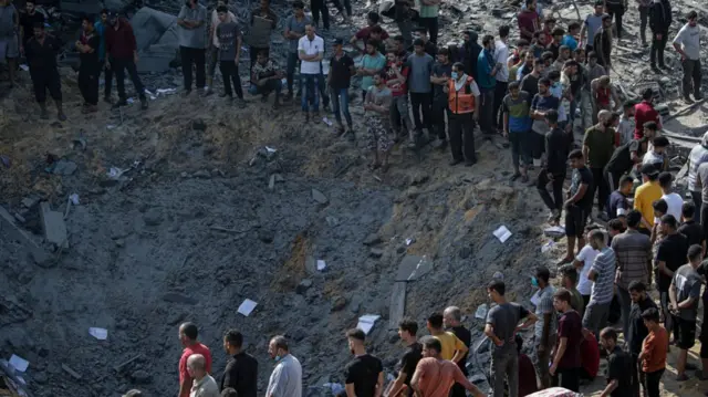 Palestinians search for bodies and survivors among the rubble in Al Falouja in Jabalia town, northern Gaza