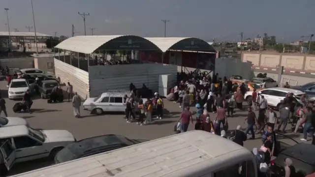 live feed from the Gazan side of the Rafah crossing into Egypt