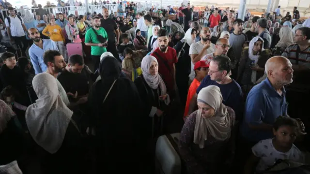 People waiting at Rafah crossing