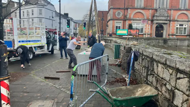 Works installing a new Pat Jennings statue on the co down side of Newry’s bridge