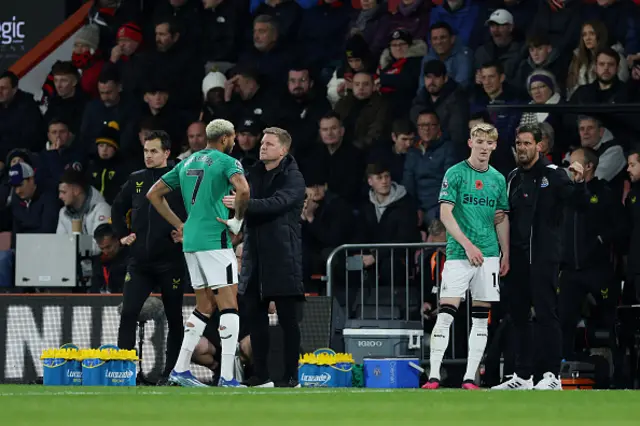 Eddie Howe on the touchline speaking to JoeLinton