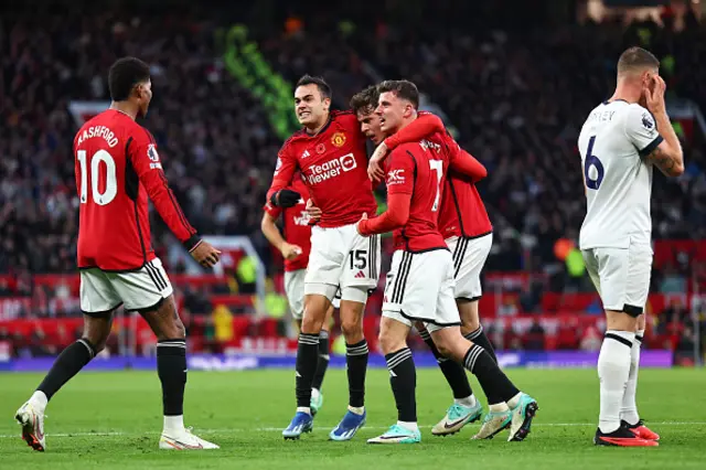 Victor Lindelof of Manchester United celebrates with teammates