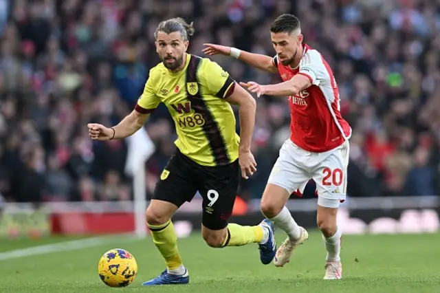 Jay Rodriguez  on the ball challenged by Martinez