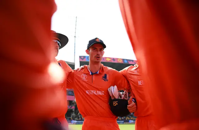 Scott Edwards talks to his Netherlands players