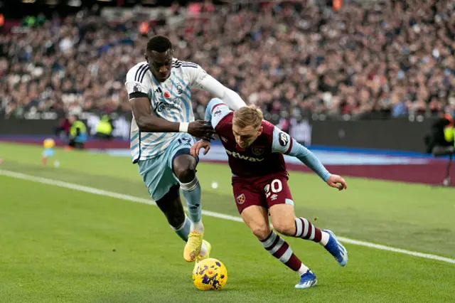 Jarrod Bowen of West Ham United is challenged by Moussa Niakhaté