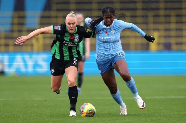 Shaw battles Thorisdottir in midfield.