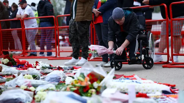 fan lays flowers