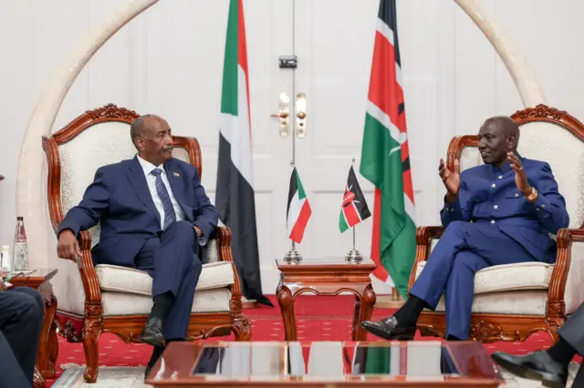 Lt Gen Abdel Fattah al-Burhan  (L) met Kenya President William Ruto in Nairobi on 14 November, 2023