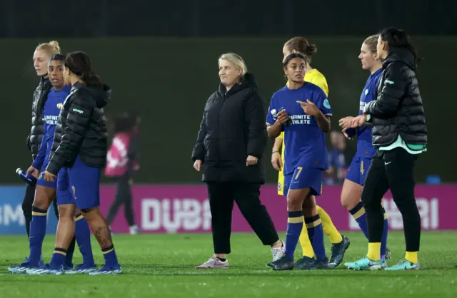 Emma Hayes and her Chelsea players debrief on the pitch at full time.