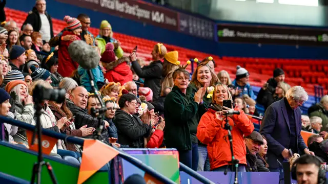 Crowd awaiting arrival of Vernon