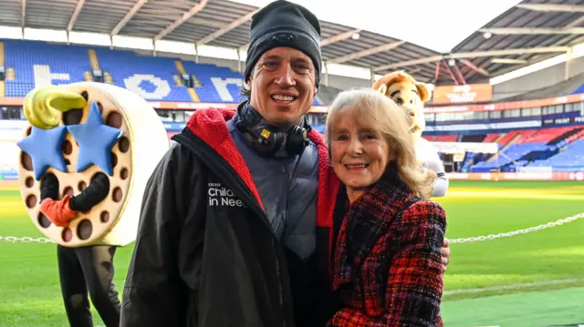 Vernon finally gets to meet Barbara in person just after he completed his challlenge in Bolton.