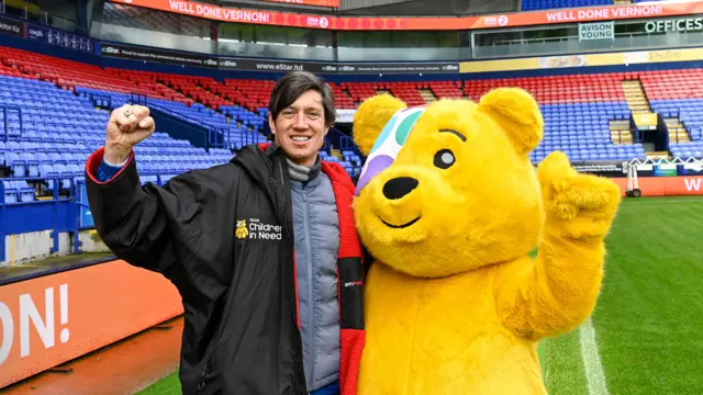 Vernon and Pudsey fist pump
