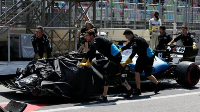 Williams push back George Russell's car after it hit a manhole cover in Baku in 2019