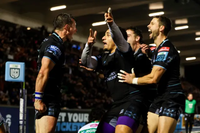 George Horne celebrates his try with his Glasgow Warriors teammates