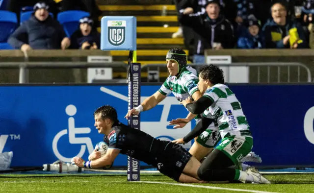 George Horne scoring a try for Glasgow Warriors