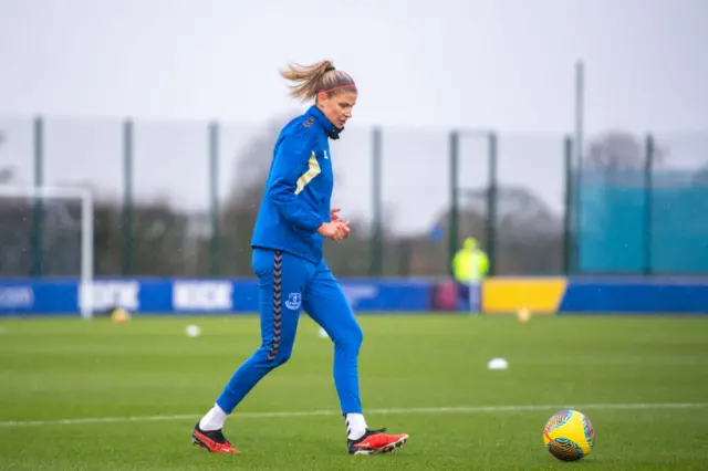 Vanhaevermaet warms up for Everton.