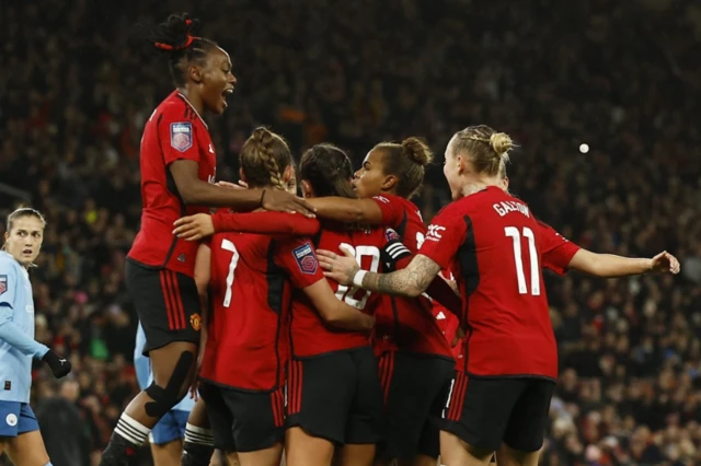 Manchester United players in a huddle after scoring